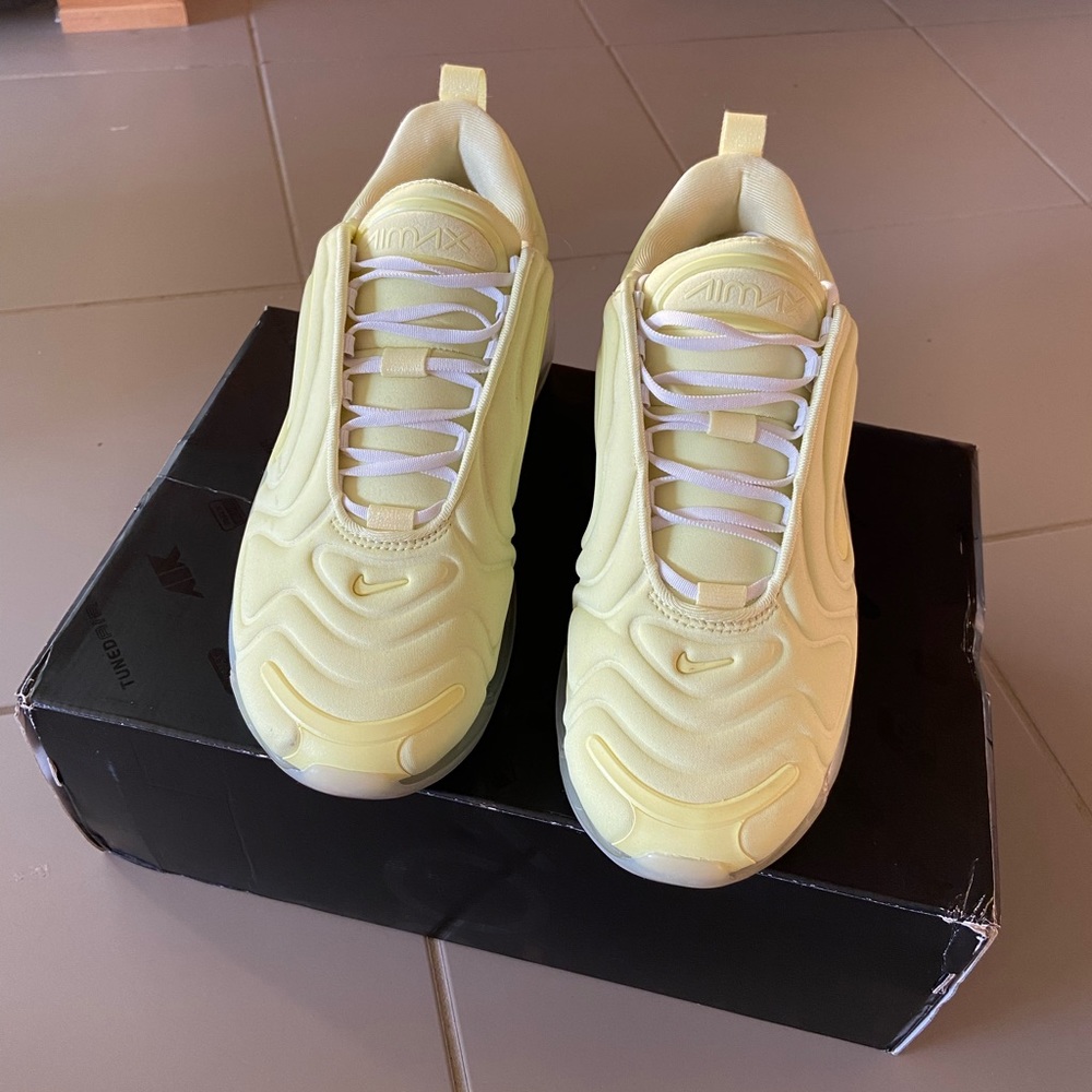 Nike Air Max 720 SE